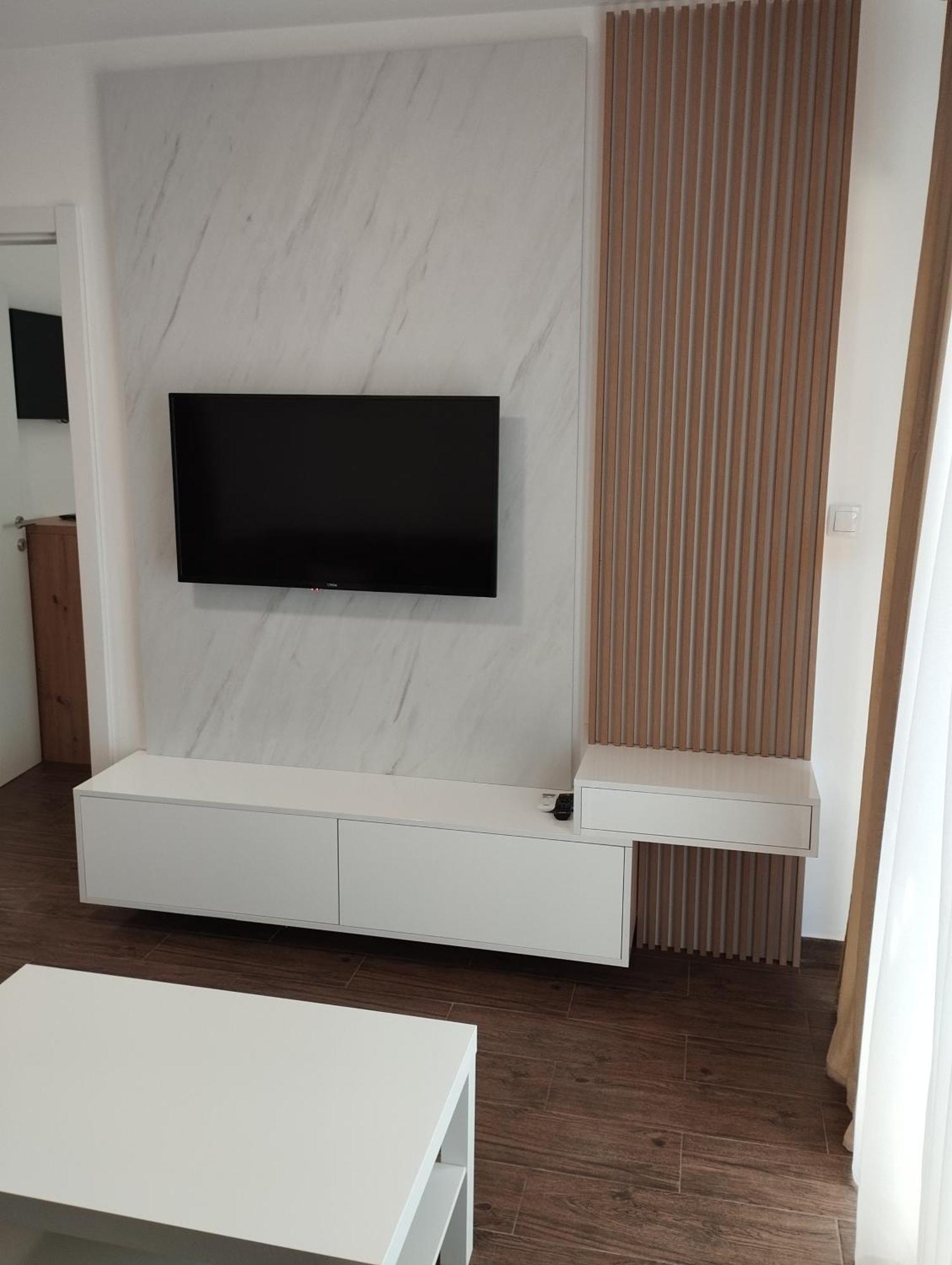 Apartment With Pool Veliko Gradiste Exterior photo