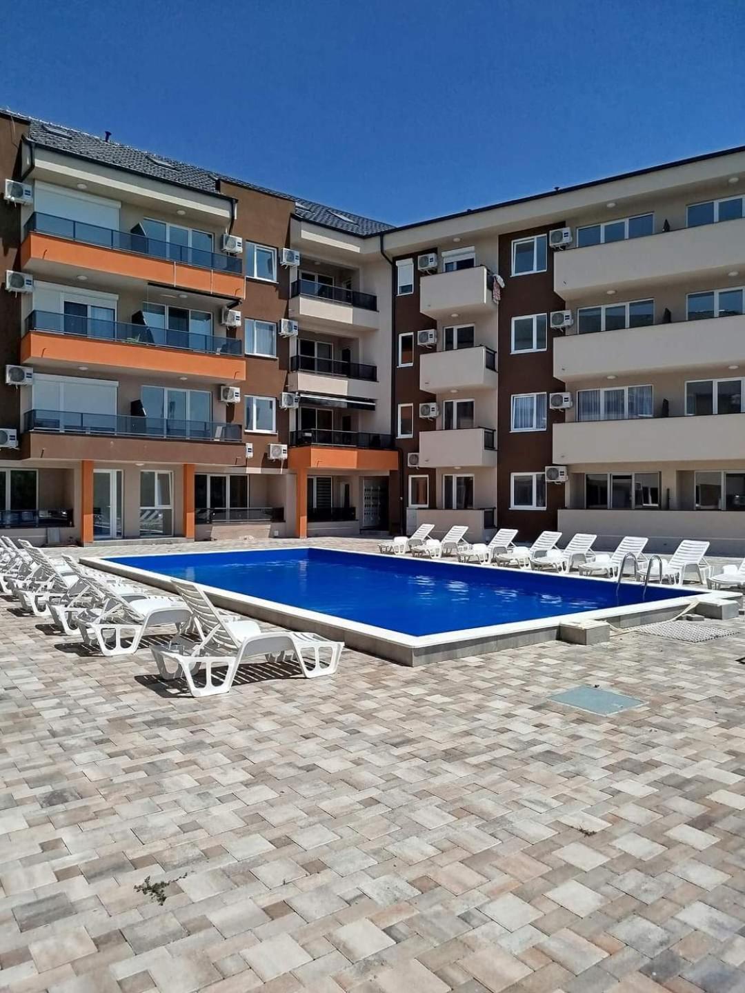 Apartment With Pool Veliko Gradiste Exterior photo